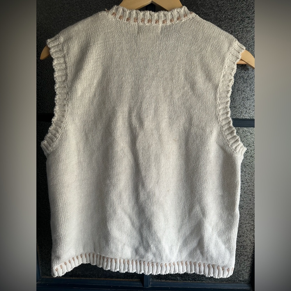 Vintage Embroidered Knit Vest with 3D Floral Design - Picture 5 of 6
